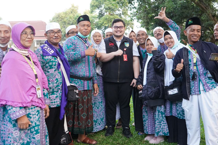 Bupati Kediri bersama jemaah haji asal kabupaten Kediri di kantor pemkab Kediri (Foto/Diskominfo Kabupaten Kediri)