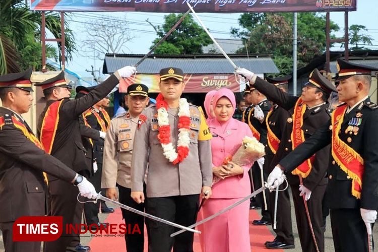 Isak Tangis dan Sukacita Warnai Lepas Sambut Kapolres Morotai