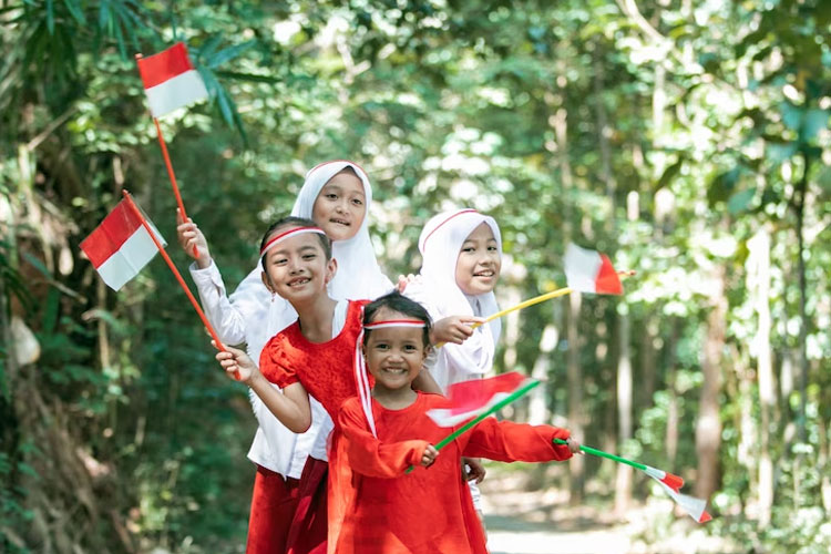 Happy Indonesian kids. (Photo: odua/Freepik)