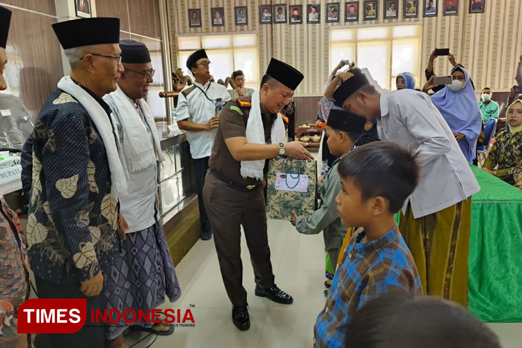 Sambut Tahun Baru Hijriah, Dispendik dan Kejaksaan Bondowoso Gelar Khitan Massal