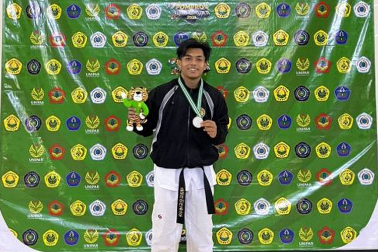 Atlet Taekwondo UIN Malang Raih Medali Perak di Pomprov Jatim II