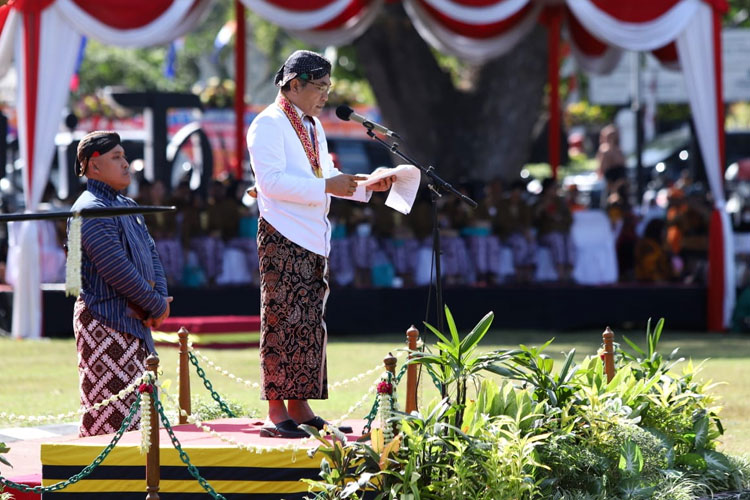 Bupati Bantul Abdul Halim Muslih saat menjadi inspektur upacara hari jadi ke 192 bantul foto Kominfo Bantul