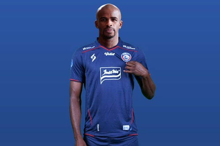 Lokolingoy Cidera, Arema FC Langsung Rekrut Greg Nwokolo