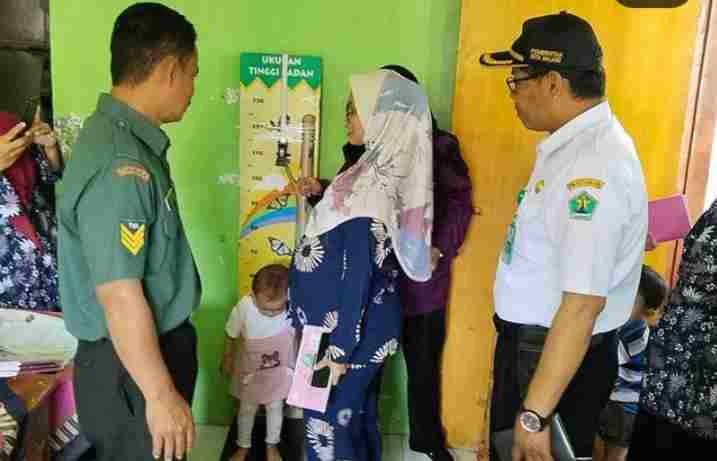 Babinsa Ini Aktif Dampingi Kegiatan Posyandu, Sinergi dengan Masyarakat untuk Tingkatkan Pelayanan Kesehatan