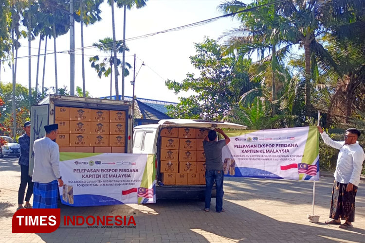 Pelepasan Ekspor Perdana Produk UMKM milik Ponpes An Nur 2 Bululawang. (FOTO: Binar Gumilang/TIMES Indonesia).