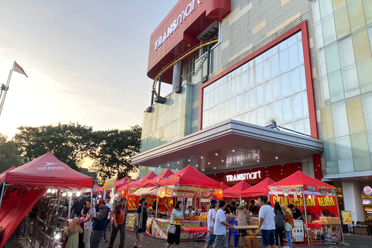 Pengunjung yang Berburu Kuliner di Malang Food Festival (Foto: Amalia/TIMES Indonesia)