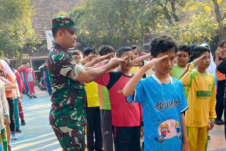 Momen MPLS, Denhubrem 082 Mojokerto Ajarkan Disiplin ke Siswa