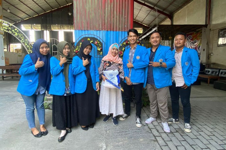 Beri Dukungan UMKM Kota Madiun, KKN&#45;PEN Kelompok 9 Unipma Berikan Pengenalan Produk via Digital Marketing