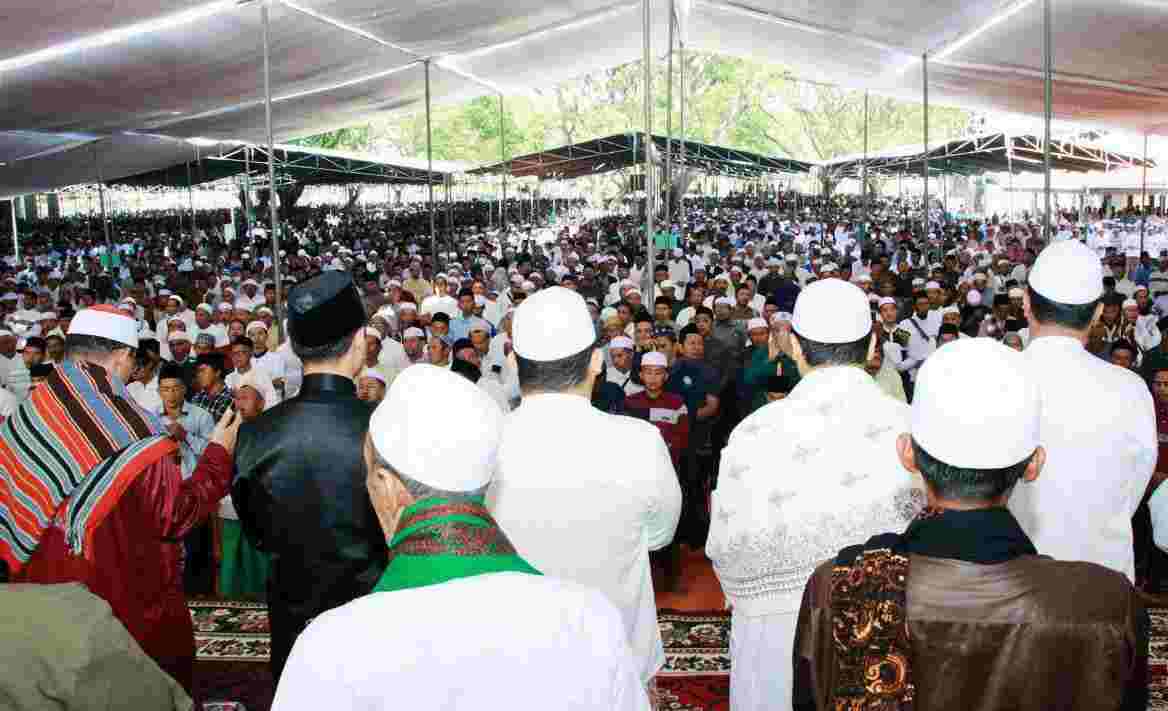 Puluhan ribu jamaah hadiri haul akbar Nun Kalim Genggong. (Foto: Abdul Jalil/TIMES INDONESIA)
