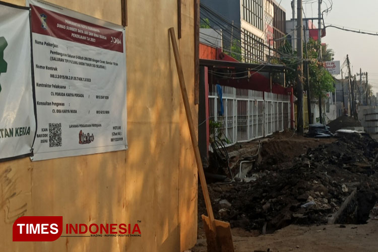 Proyek-perbaikan-saluran-air-di-Kawasan-Jalan-Pucang-b.jpg