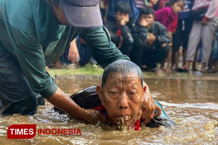 Siluman Kerbau Rasuki Puluhan Warga, Jadi Simbol Tradisi Mistis Desa Aliyan Banyuwangi