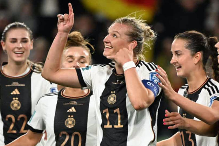 Alexandra Popp mencetak dua gol saat Jerman menghadapi Maroko tadi siang. (FOTO A: The Guardian)