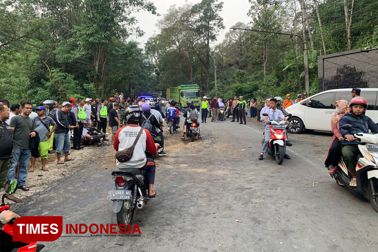 Kecelakaan Beruntun 2 Truk Dan 4 Motor, 1 Meninggal Dunia - TIMES Jabar