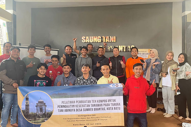 FP UB Latih Petani Milenial Kota Batu Buat Teh Kompos Ramah Lingkungan