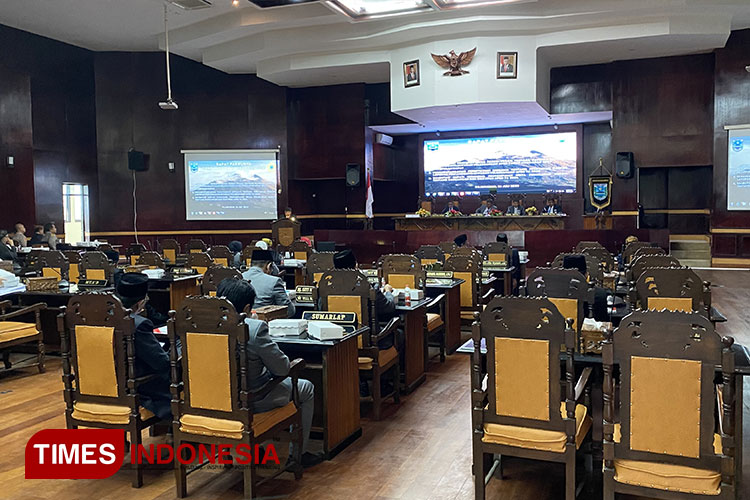 Para Paripurna DPRD Kabupaten Probolinggo mengusulkan bupati definitif. (Foto: Abdul Jalil/TIMES Indonesia)