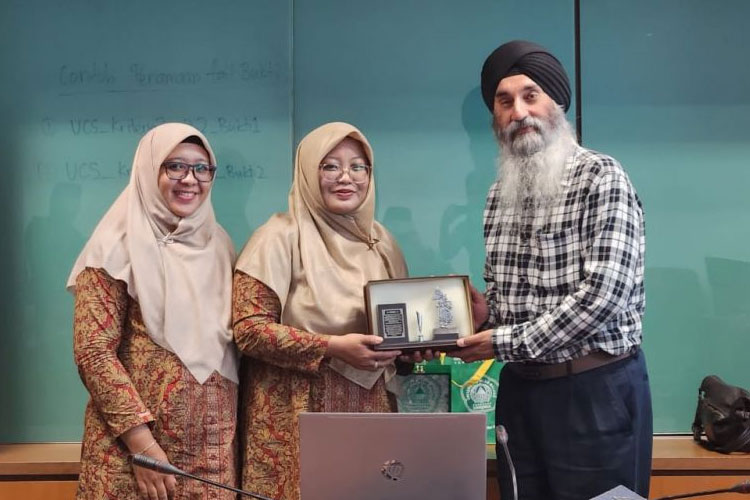 Dua Dosen Magister Pendidikan Matematika melakukan kunjungan ke Universiti Teknologi MARA Malaysia. (FOTO: AJP TIMES Indonesia)