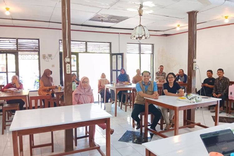 Tim PKM UMBY Dampingi Pengurus Kampung Sawah Durimanis Rancang Bisnis