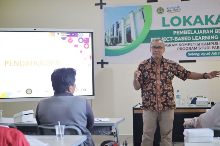 Tingkatkan Kualitas, FBSH Universitas Hamzanwadi Gelar Lokakarya