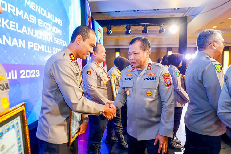 Konsisten Tingkatkan Pelayanan Publik, Polres Malang Raih Penghargaan Kapolda Jatim