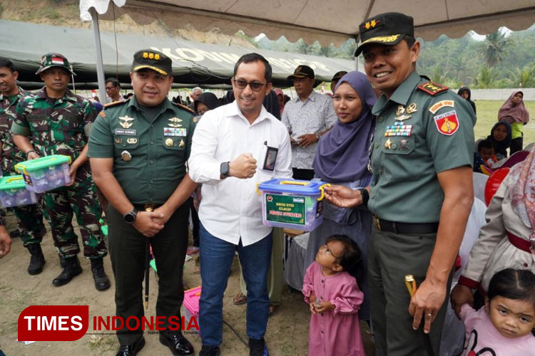 Danrem 071 Wijayakusuma dan Dandim 0703 Cilacap pada pencanangan program TNI AD Manunggal Air di Desa Gunungtelu, Kecamatan Karangpucung, Cilacap. (FOTO: Pendiam 0703 Cilacap for TIMES Indonesia) 