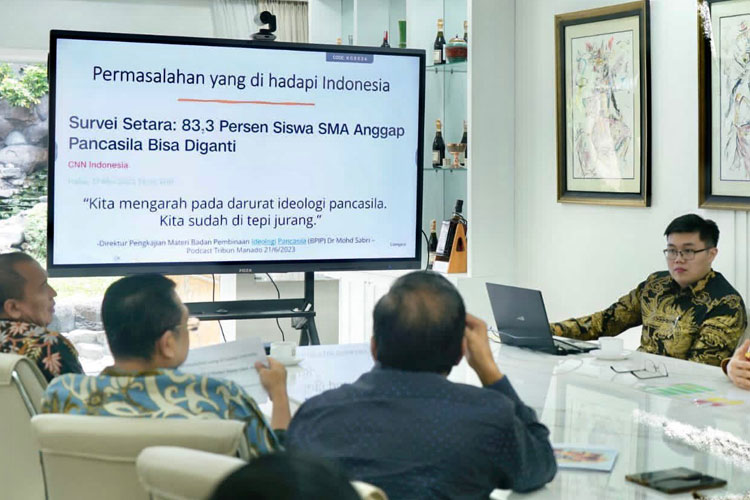 Ketua MPR RI Bambang Soesatyo saat diskusi dengan KABAIS TNI Letjen TNI Rudianto, di Jakarta, Rabu (26/7/23). (foto: dok MPR RI)