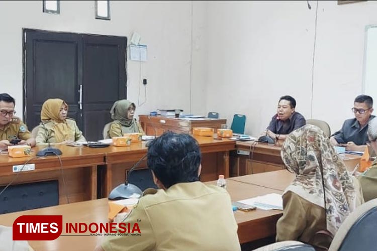 DPRD kota Banjar saat menggelar rapat evaluasi bersama TAPD. (Foto: Susi/TIMES Indonesia) 