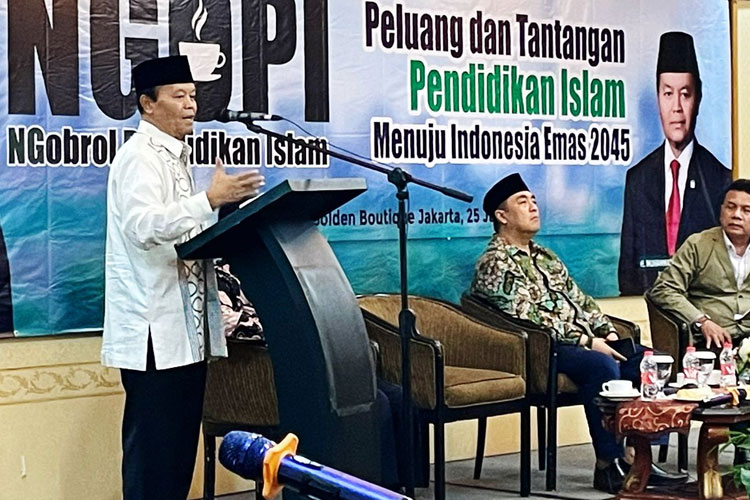 Wakil Ketua MPR RI Hidayat Nur Wahid, memimpin sebuah diskusi bernama NGOPI (Ngobrol Pendidikan Islam) bersama Kanwil Kementerian Agama DKI Jakarta, Selasa (25/7/2023). (foto: dok MPR RI)