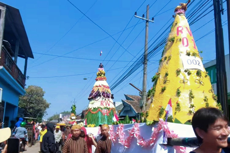 Disaksikan Bupati Malang, Grebeg Suro Desa Ngenep Berlangsung Meriah