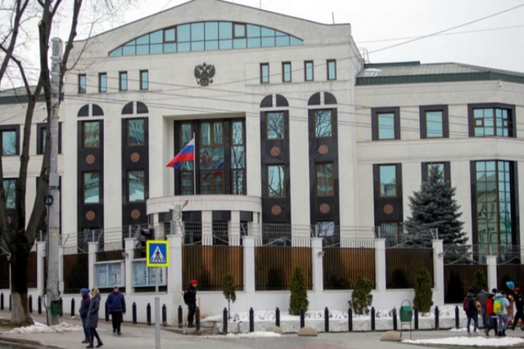 Gedung Kedutaan Besar Rusia di Chisinau, Moldova. (FOTO: Reuters)
