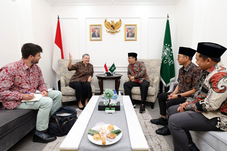 Silaturahmi Duta Besar Australia untuk Indonesia, HE Penny Williams dengan Ketua Umum PBNU, KH. Yahya C Staquf. (foto: dok TIN)