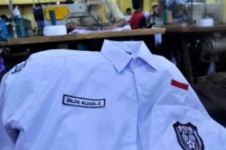 Wali Murid di Malang Protes Harga Seragam Sekolah Mahal, Grup WA Langsung Dibatasi