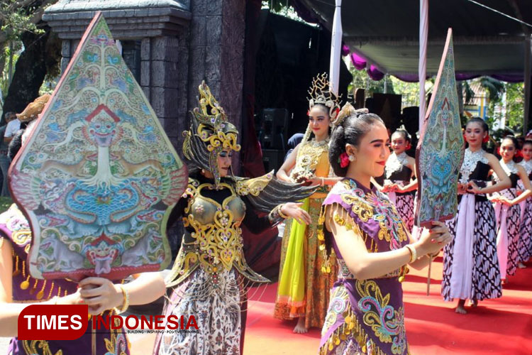 Salah satu bagian prosesi upacara Manusuk Sima (Foto : yobby/Times Indonesia)