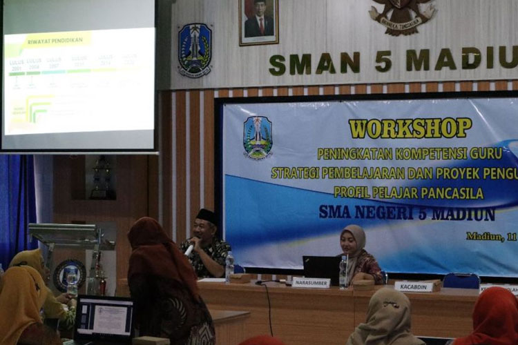 Siapkan Modul Ajar Kurikulum Merdeka, SMAN 5 Madiun Gelar Workshop Bersama Dosen UNIPMA