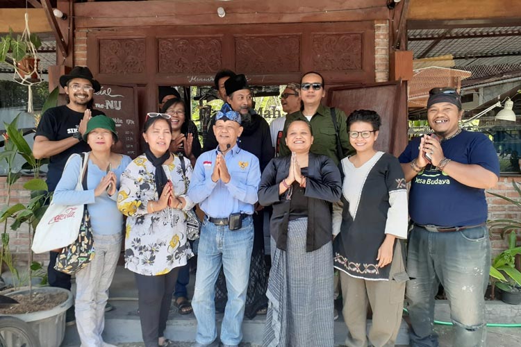 Aktivis yang peduli lingkungan menyerukan keprihatinannya atas kondisi sungai di kawasan Candi Borobudur. (Foto: KKS for TIMES Indonesia)
