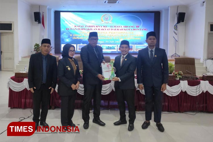 Dua Raperda Inisiatif Pemkot Mulai Dibahas Seluruh Fraksi di DPRD Bontang