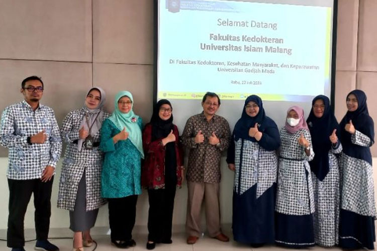 Studi Banding Restrukturisasi Kurikulum MBKM Fakultas Kedokteran Unisma Malang ke FKKMK UGM Yogyakarta