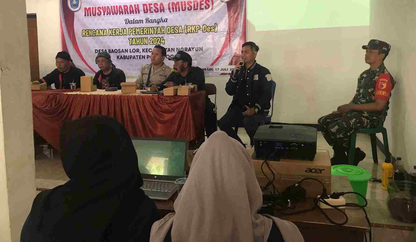 Dosen dan mahasiswa UB Malang sosialisasi pengolahan sampah di Ponorogo. (Foto: UB Malang for TIMES Indonesia)