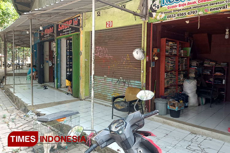 Situasi Pasar Buku Velodrome yang sepi pengunjung terpantau pada Jumat (28/7/2023) (FOTO: M. Ade Nur Alfian/TIMES Indonesia)