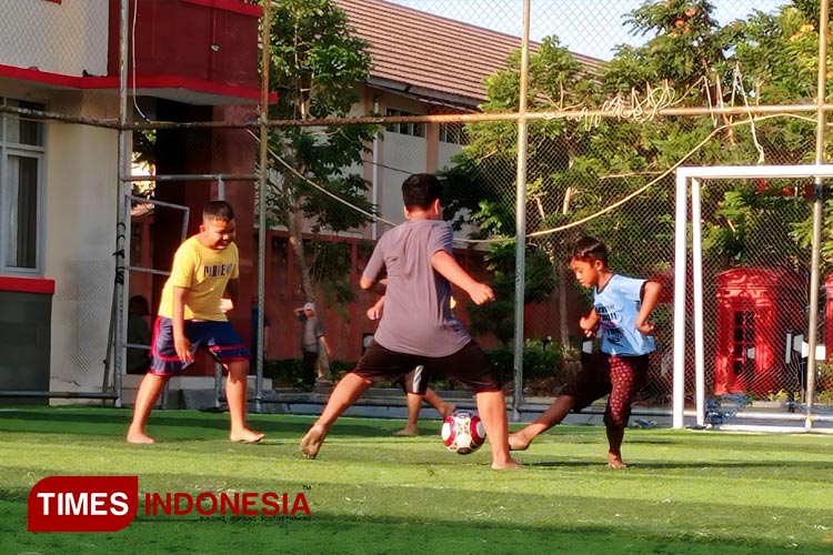Asyiknya Bermain Futsal di Taman Bagja Raharja Majalengka