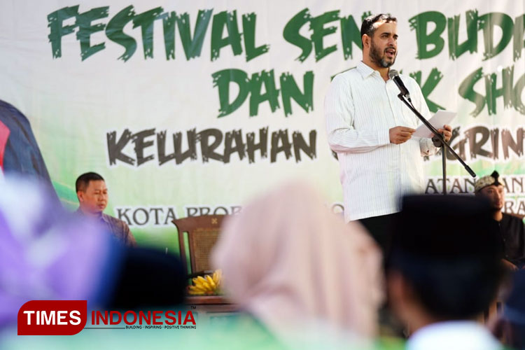 Walikota Hadi Zainal Abidin pada saat membuka serta memberikan sambutan di Acara Festival Seni dan Budaya serta Talk Show di Kelurahan Curahgrinting (Foto: Taufik / TIMES Indonesia)