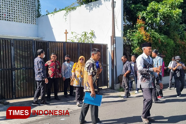 Massa Hadang Proses Eksekusi Warisan Prof Lucas Meliala