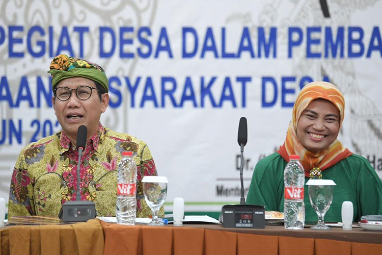 Mendes PDTT saat menghadiri ToT Peningkatan Partisipasi Penggiat Desa dalam Pembangunan dan Pemberdayaan Masyarakat Desa di Semarang. (FOTO: dok. Kemendes PDTT)