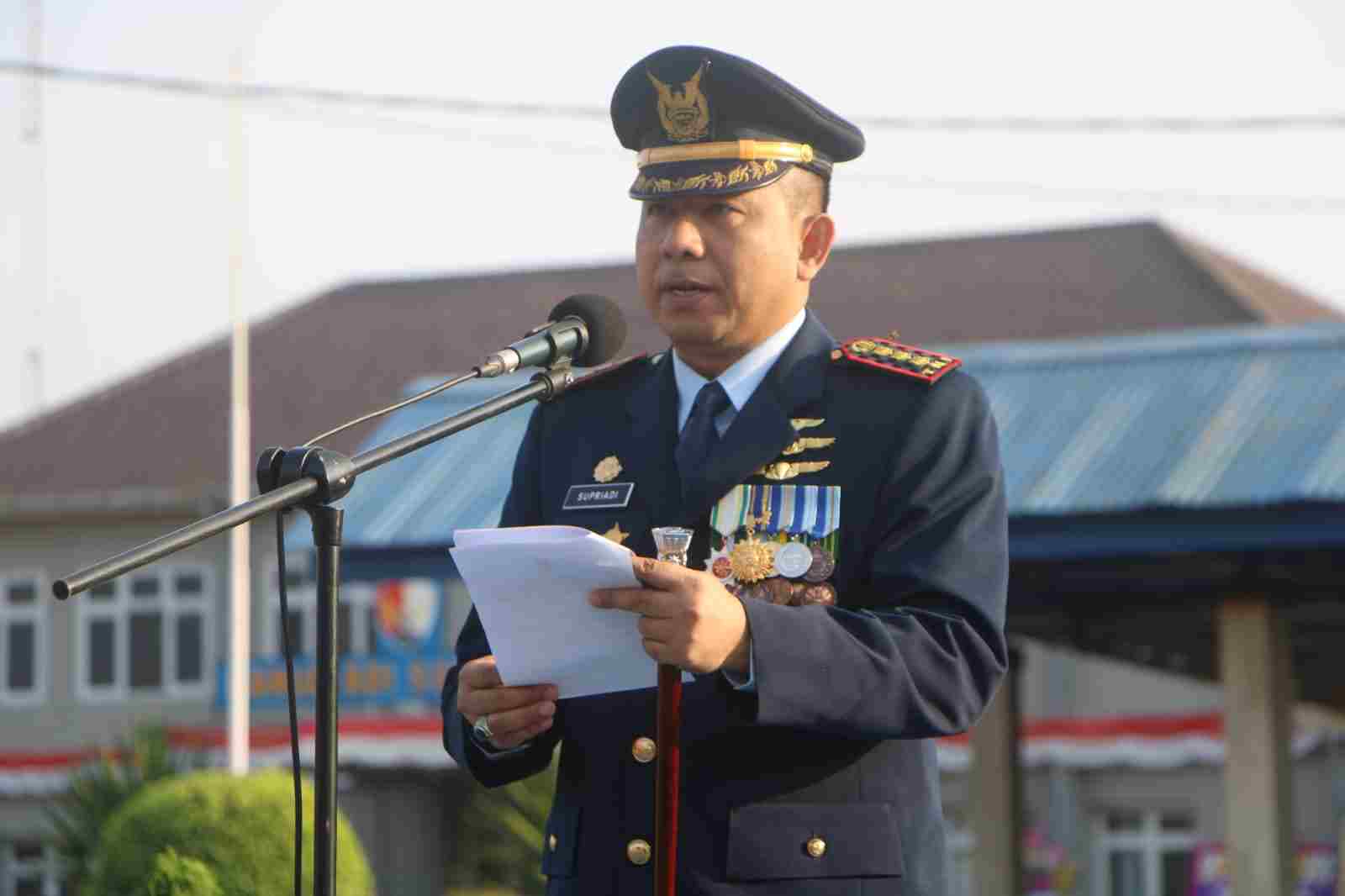 Kolonel Lek Supriadi bertindak sebagai inspektur upacara. (Foto: Pentak Lanud Smo for TI)