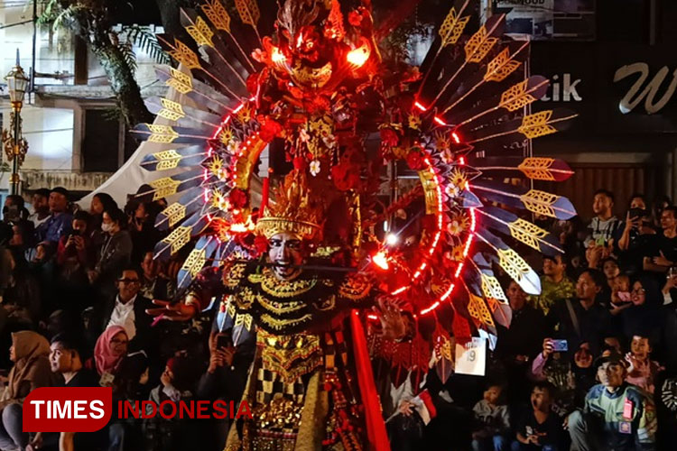 Gemerlap Malang Flower Carnival 2023 Tarik Ribuan Pengunjung di Kayutangan Heritage