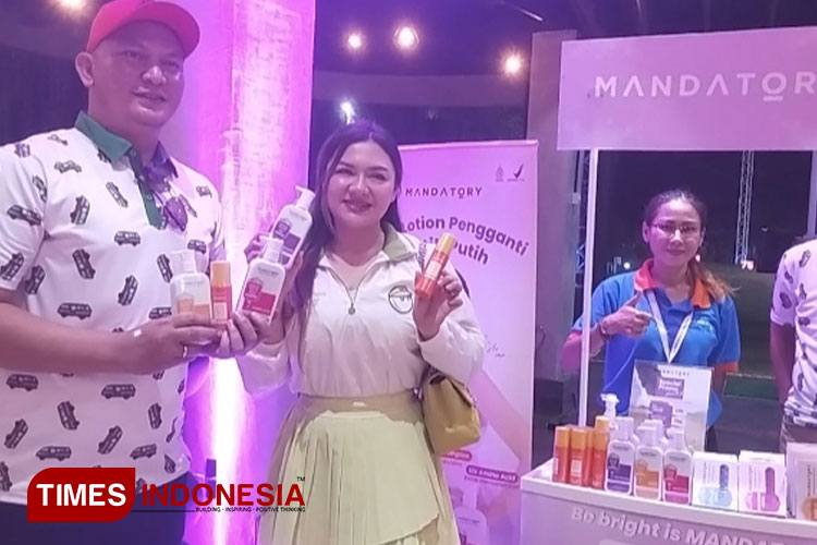 Vicky Shu saat memperkenalkan produk sunscreen Mandatory. (Foto: Susi/TIMES Indonesia)
