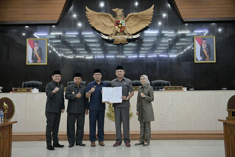 Rapat Paripurna Pengumuman Pengusulan Pemberhentian Gubernur dan Wakil Gubernur Jawa Barat 2018-2023. (Foto: Humas Jabar)