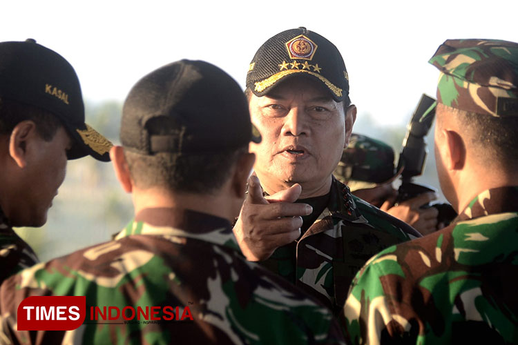 Panglima TNI Laksamana Yudo Margono saat berada di Pusat Latihan Pertempuran (Puslatpur) 5 Marinir Baluran Situbondo, Selasa (1/8/2023). (Foto: Adhitya Hendra/TIMES Indonesia)