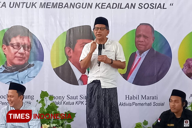 Rocky Gerung Dorong Mahasiswa Jombang untuk Merdeka dalam Berpikir