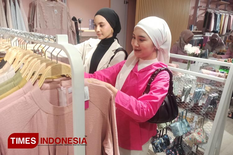 Trend Busana Warna Barbie Naik Daun Karita Optimis Bisnis Tumbuh 5 Persen Times Indonesia