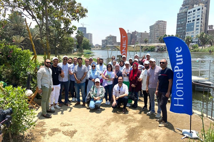 QNET bekerjasama dengan Yayasan VeryNile membersihkan dan melindungi saluran Sungai Nil di Mesir. (FOTO: Dok. QNET)
